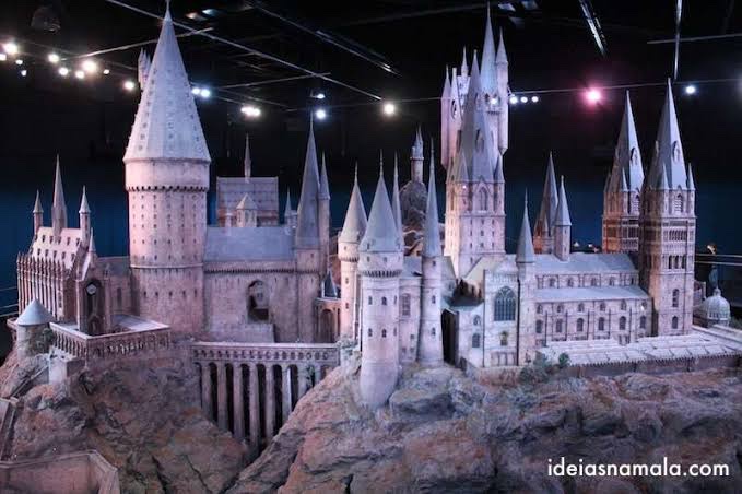 Potterweek's tweet photo. Lugares que todo Potterhead deve visitar após o isolamento social: 
7- “The Making of Harry Potter”, Warner Bros Studios, Leavesden

#HarryPotter #coronavirus https://t.co/TMZeLoDQ82