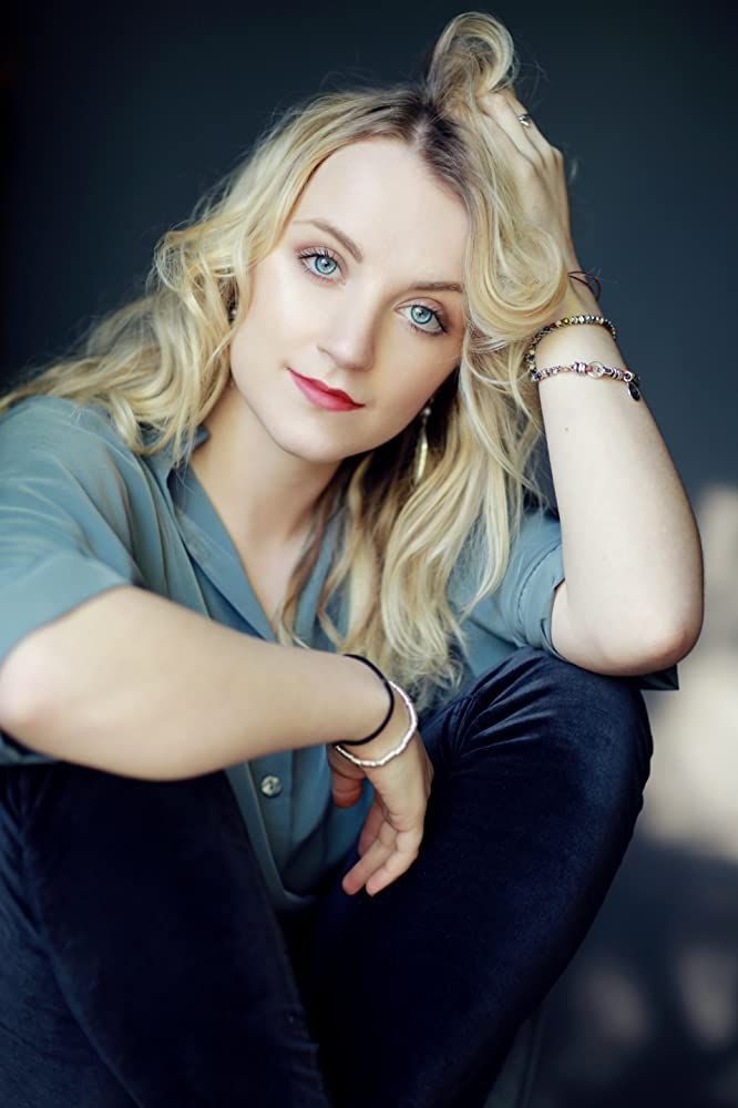 Hoy cumple nuestra hermosa evanna Lynch esa mujer es tan hermosa se ve tan buena persona
Happy Birthday!!  