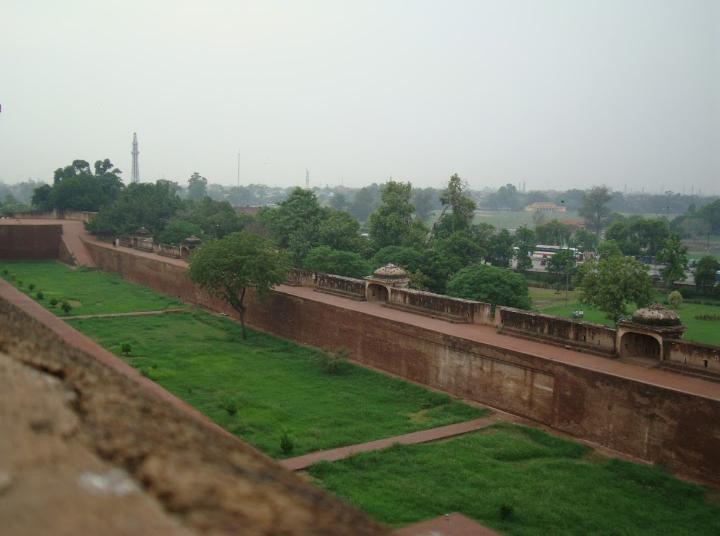 Lahore FortAlthough the original fort has probably existed for more than a 1000 years at least as the citadel to the major city of Lahore, the current structures were constructed by the Mughals in 1566. It was briefly used as the capital of the empire between 1586 and 1598.