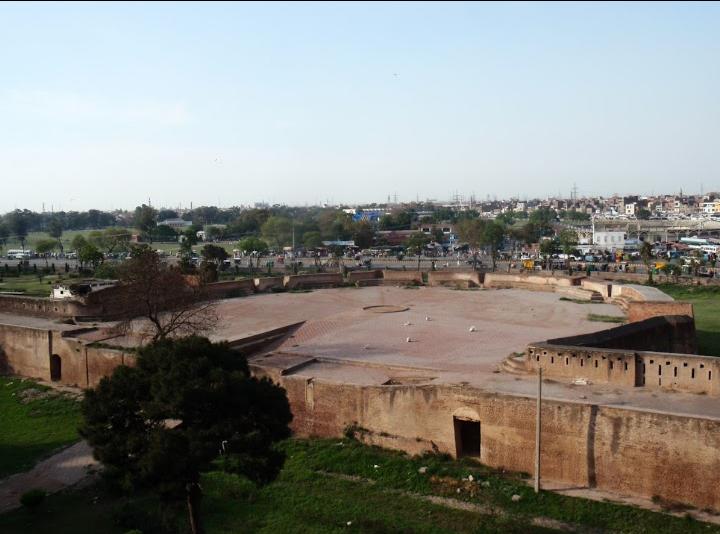 Lahore FortAlthough the original fort has probably existed for more than a 1000 years at least as the citadel to the major city of Lahore, the current structures were constructed by the Mughals in 1566. It was briefly used as the capital of the empire between 1586 and 1598.