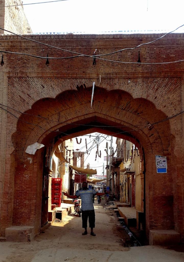 Satghara FortRemember Mir Chakkar Rind from the forts of Balochistan thread?At the end he had settled in Satghara in Okara district with his followers and was burried there. This is a fort from that era.