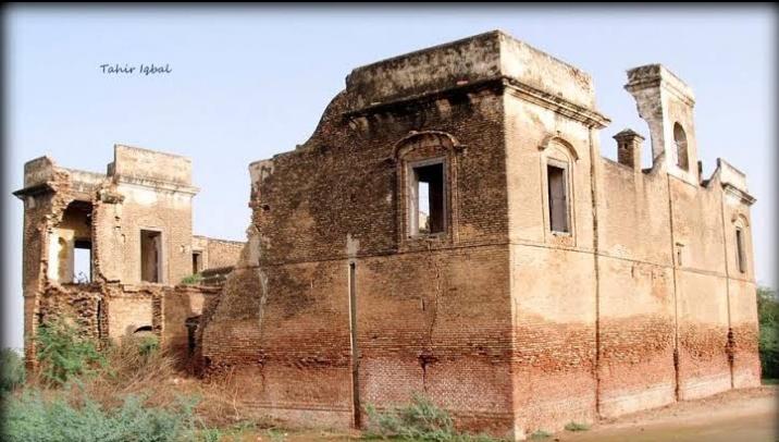 Fort at Mitha TiwanaLocated in Khushab.