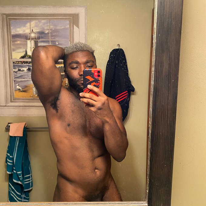 How do i look? 🥺 https://t.co/R8rtCIhJ35