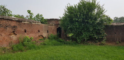 Qila Mian SinghLocated in Gujranwala district it was a stronghold of Mahin Singh. Only gardens and a baradari survives now.