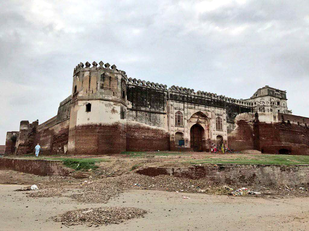 Sheikhupura FortAnother Mughal fort built in 1607 under rein of Jahangir. The fort saw great number of changes during later Sikh rule.