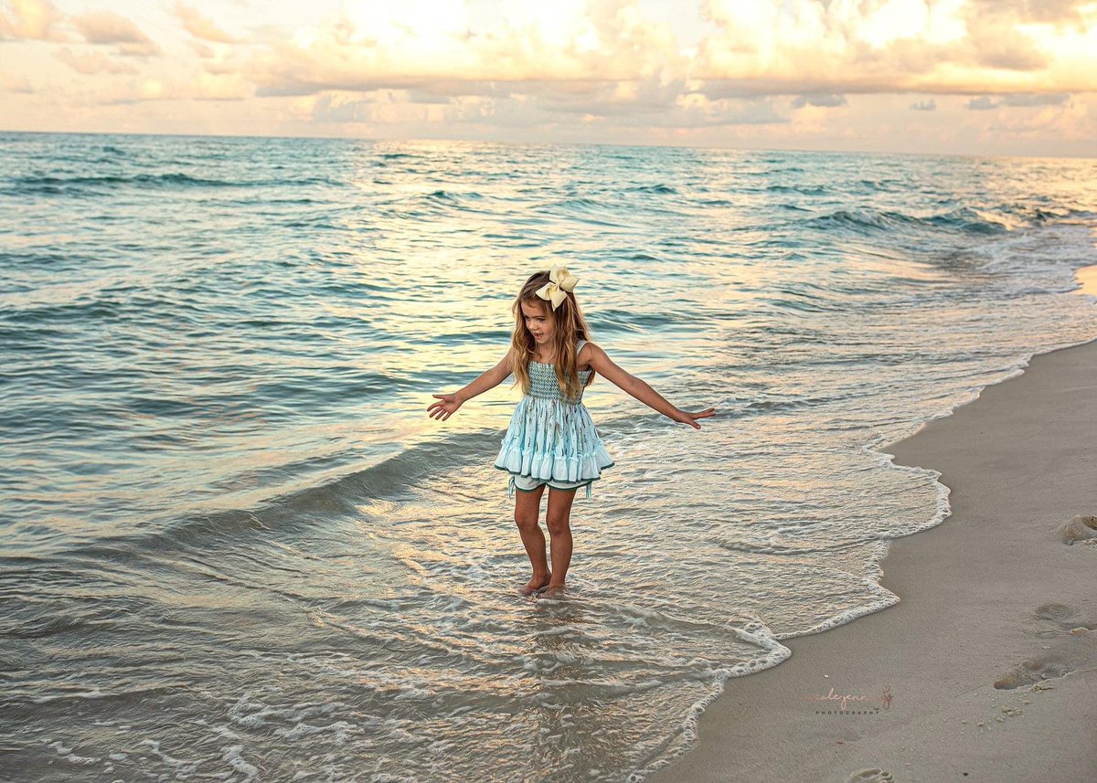 spann's tweet photo. I opened up social media this morning to see an almost unprededented amount of hate and anger. Please take a minute and consider the simple blessings of life. Consider kindness and empathy. This was taken this morning at Panama City Beach by Nicole Jennings. https://t.co/ZXa7ov1TkB
