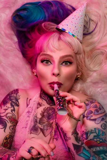 Help me celebrate this Sunday funday with some new followers on my only fans.  🎉  Skip your morning coffee<a href="/tag/mvsales"class="tags"><span>#mvsales</span></a>