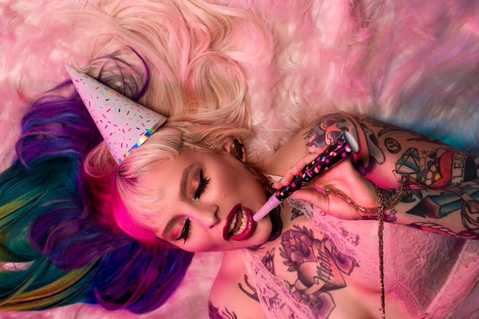 Help me celebrate this Sunday funday with some new followers on my only fans.  🎉  Skip your morning coffee<a href="/tag/mvsales"class="tags"><span>#mvsales</span></a>