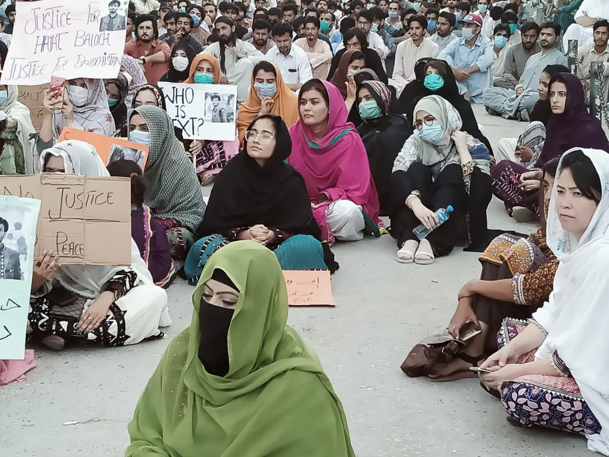 BanariBaloch's tweet photo. Today's Peaceful protest in front of #Quettapressclub against the Brutal killing of Hayat Baloch without the sanction of any judicial proceeding which is highly condemnable, we demand justice for #HayatBaloch 
#justiceforhayatBaloch https://t.co/camKaGzaVP