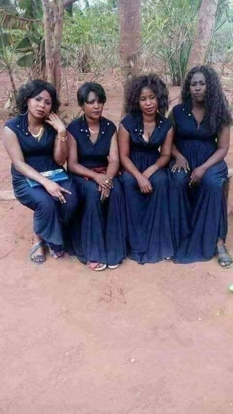 شايفين## البيذنجان🍆🍆
صح شكله اسود ☻☻☻
بس كلبه ابيض♥️
بضبط مثل بنات  كروبنة👧
صح زرك  بس كلوبهن ♥️♥️طيبه