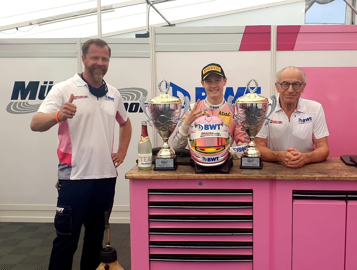 Beto Rodriguez 🍀 (@betorodriguezok) on Twitter photo <a href="/JoshuaDuerksen1/">Joshua Duerksen 🇵🇾</a> consiguió este domingo su primera victoria de la temporada en el mítico Circuito de Nürburgring.
Resumen de su fin de semana:
Carrera 1: Novena posición
Carrera 2: Sexta posición
Carrera 3: Primera posición
#SomosMotor #1120AM <a href="/JoshuaDuerksen1/">Joshua Duerksen 🇵🇾</a> consiguió este domingo su primera victoria de la temporada en el mítico Circuito de Nürburgring.
Resumen de su fin de semana:
Carrera 1: Novena posición
Carrera 2: Sexta posición
Carrera 3: Primera posición
#SomosMotor #1120AM