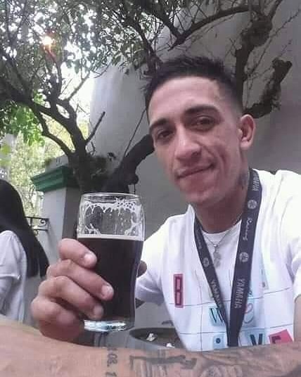 mauroszeta's tweet photo. Detenido. Jorge Adrián Cardozo, quien confesó en audios de wasap cómo abusaba de su propia hija de 4 años fue detenido hoy. Tras hacerle Cámara Gesell a la hija y luego de 11 allanamientos quedó preso. El caso lo investiga fiscalía de delitos sexuales de Echeverria. https://t.co/R5PjwRH5Rz