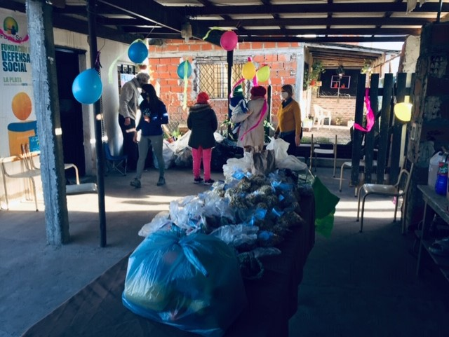 fudeso2's tweet photo. En el #DiaDeLasInfancias estamos,como siempre, junto a quienes màs lo necesitan,en " La Casa de Luz " y Los Angelitos "
#Fudeso #MP https://t.co/RsiRQolj3Q