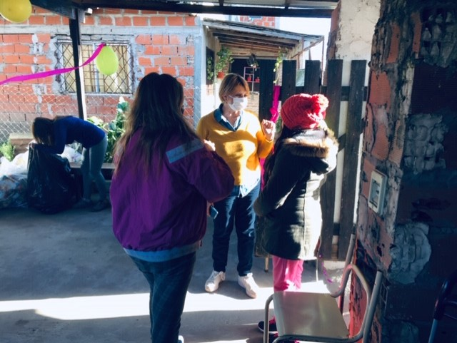 fudeso2's tweet photo. En el #DiaDeLasInfancias estamos,como siempre, junto a quienes màs lo necesitan,en " La Casa de Luz " y Los Angelitos "
#Fudeso #MP https://t.co/RsiRQolj3Q