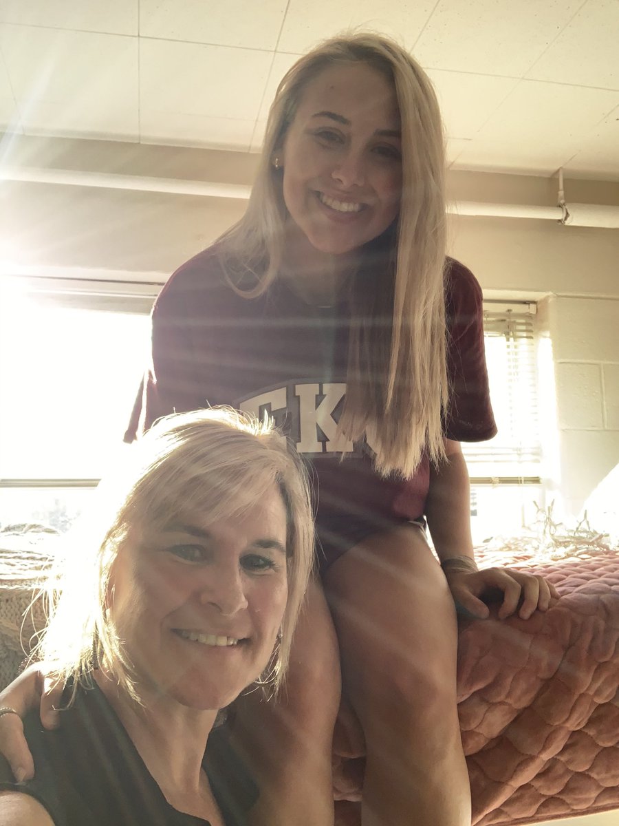 ShaninRich's tweet photo. Move in day @ Eastern Kentucky University https://t.co/UWnfDBrx6X