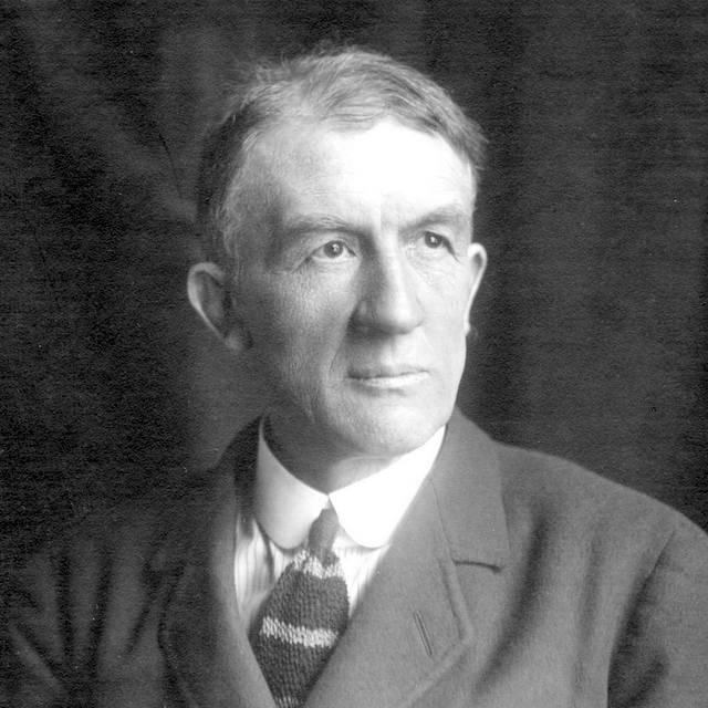 यदि उसकी वास्तुकला परिचित-सी लगती है तो कोई आश्चर्य की बात नहीं: उसका डिज़ाइन प्रसिद्ध ब्रिटिश वास्तुकार सर हर्बर्ट बेकर द्वारा किया गया जो दिल्ली के संसद भवन एवं केन्द्रीय सचिवालय के लिए भी मशहूर हैं।