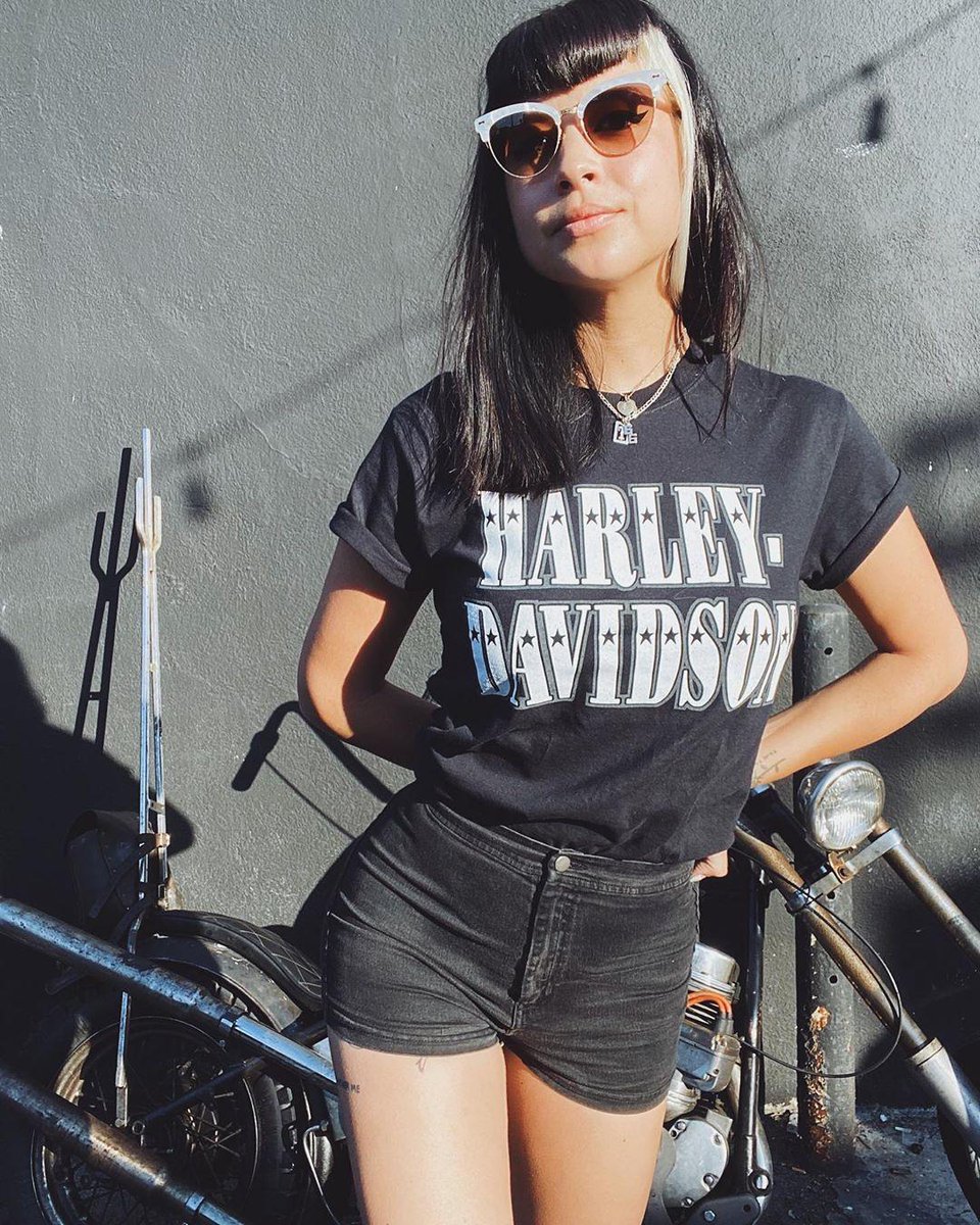 We revived our 1992 “Star Harley” graphic and turned it into a limited-edition retro tee.   
 
Grab yours while you can ➡️️ bit.ly/H-DStarRetro 

📷 and styling: Adri Law 

#HDMuseum #HarleyDavidson #VintageHarley #VintageHD #Retro #Throwback #Vintage #Fashion