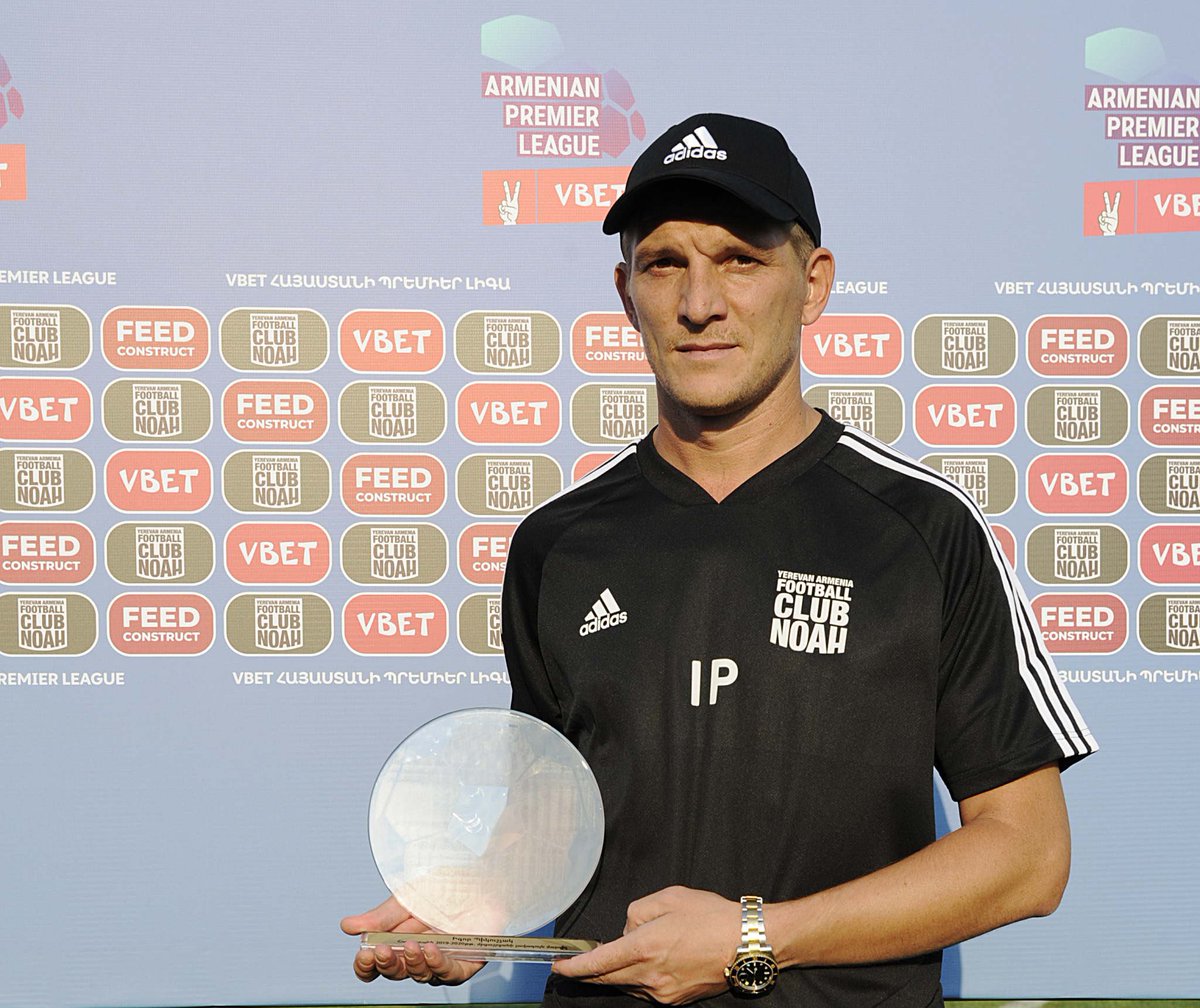 OfficialArmFF's tweet photo. The award ceremony of 2019/20 season recieved their trophies 🏆

THE BEST PLAYER - Mory Kone🥇
2ND BEST - Maksim Mayrovich 🥈
3RD BEST - Jonel Desire 🥉
TOPSCORER - Mory Kone 🏅
BEST COACH - Igor Pikushchak🎖

@FCShirak @FC_Noah_ @UrartuFC 

#VBETArmPL #Kone #Mayrovich #Desire https://t.co/tTYRLjZdFB