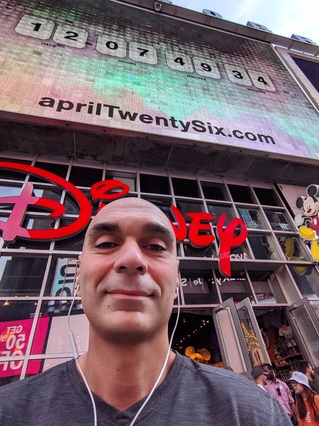 my dad doing lover promo  @taylorswift13