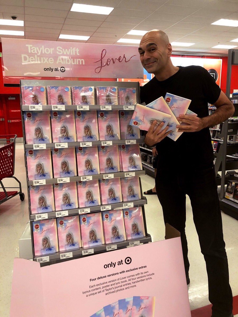 my dad doing lover promo  @taylorswift13