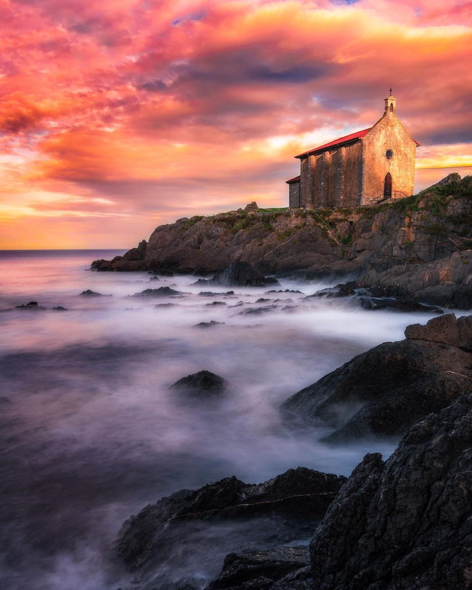 #Urdaibai and #Mundaka shine out with their own light💫

➕ <a href="/turismourdaibai/">Turismo Urdaibai</a>
📸 juanradlf.photo (IG)

#BilbaoBizkaiaIsBack