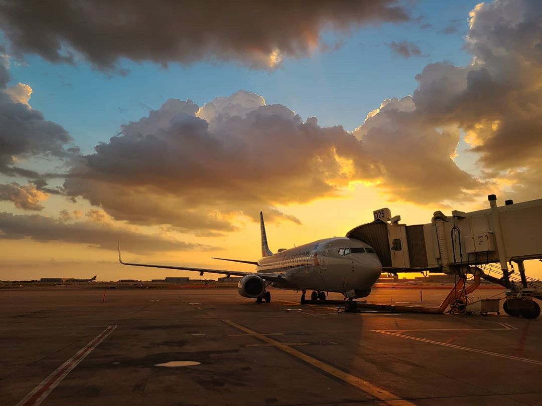DFWAirport's tweet photo. βοΈ Good morning!
πΉ Roses are red
π The sky is blue
πΌ We sure hope you're enjoying these #DFWViews
πΈ(IG): visuallatte https://t.co/HUugFJSrAS