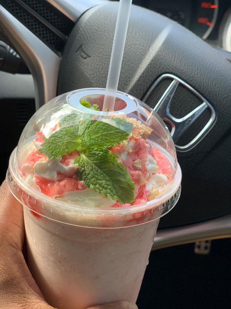 TripserviceM's tweet photo. Satisfy that sweet tooth today! Order from our app! Gain reward points! 

Toast 268: Sweet Sundays ! 

#tripserviceme #toast #sweetsundays #sweettooth #foodie #yummy #frappe #milkshake #gourmet https://t.co/obwV92eCjo