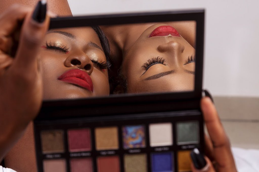 bismidmakeup's tweet photo. May your SUNDAY be as flawless as the Bismid Beauties in this mirror 😍
Have you tried our 18-in-1 eyeshadow pallet? The colors are amazing and will make your eyes pop .Limited stock available online and in store. 
#BBNajia #kiddrica #SundayThoughts https://t.co/8Izp8vwby1