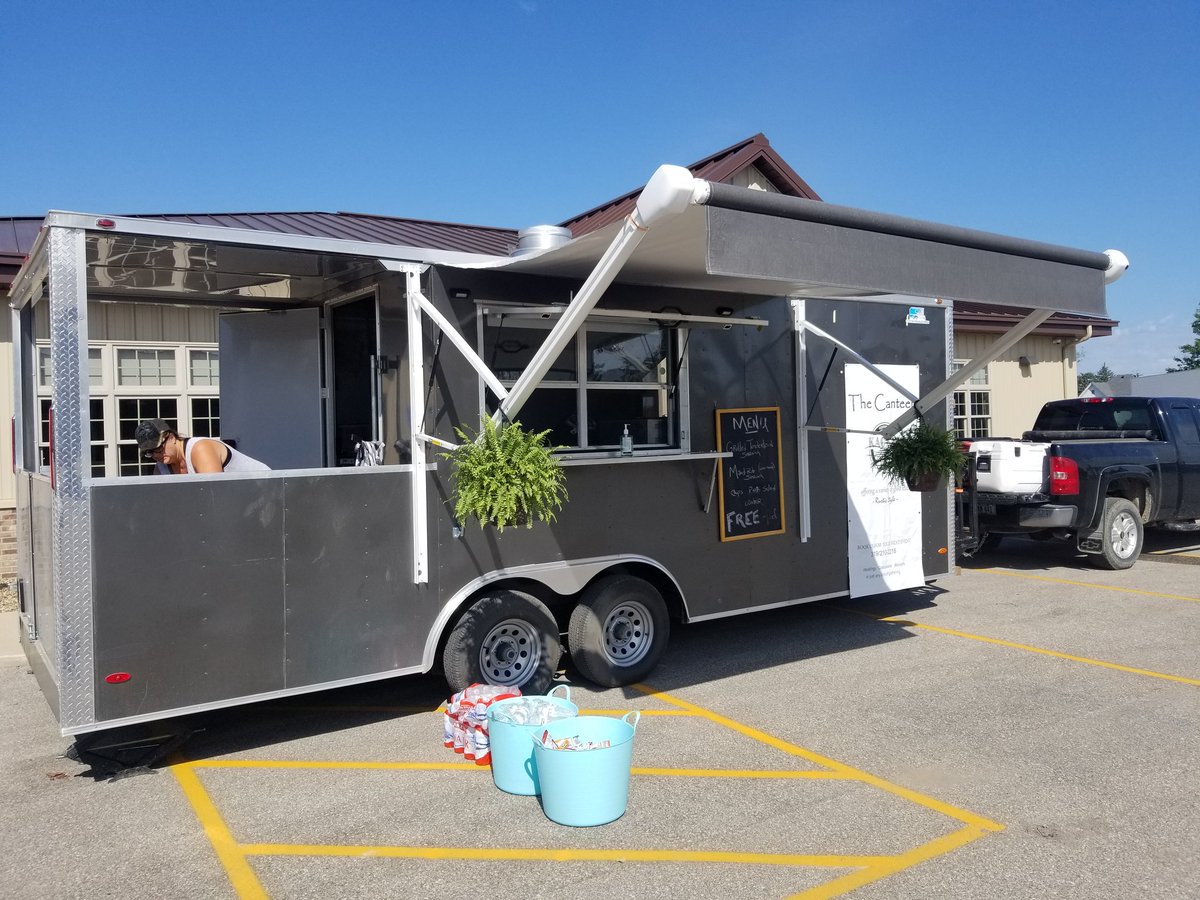 cjeilers's tweet image. Missed the first wave of hungry linemen and Van Horne residents, but Kacena Farms still have their food truck set up in front of the community center. All food is free.