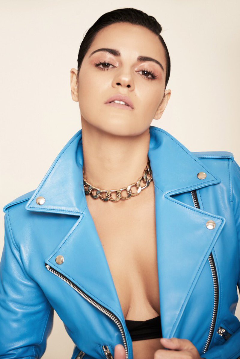maiteperroni's tweet photo. Si tú no haces q tus días sean mágicos, entonces quién más??? Feliz Domingo a todos 💜 Foto para #MujerDe10 https://t.co/QGtmASbVSE