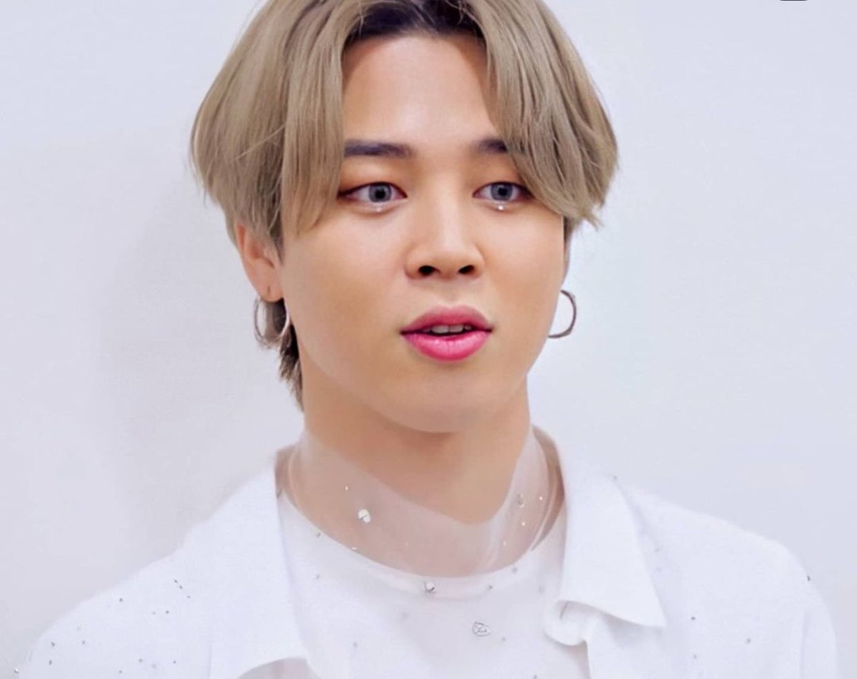 Drop_Short_twt's tweet photo. V : เธอ เราเข้าเซเว่นบ่อยอ่ะ แล้วเราไม่มีออเมมเบอร์ ขี้เกียจสมัคร เธอมีปะ?
JM : อ่อ มีนะ
V : มันต้องใช้เบอร์ เอาเบอร์เธอมาสิเดี๋ยวเวลาเราเข้าเซเว่นเรากดให้
JM : ได้ 062XXXXXXX
V : เจี๊ยม! ได้ละ ขอบคุณนะ!
JM : ???? แค่ได้ออเมมเบอร์ ดีใจอะไรขนาดนั้น?
#vmin https://t.co/lR0q8mU2I4