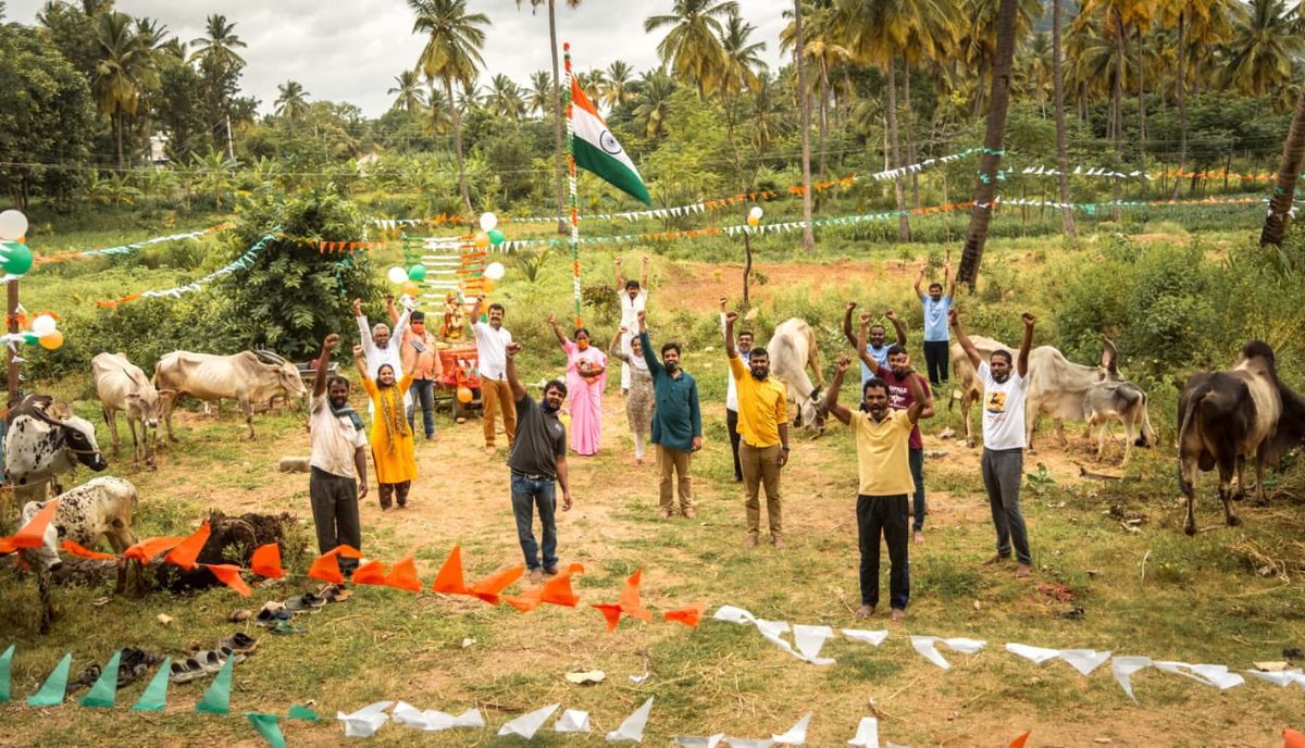 astitvam's tweet photo. Sharing the pictures of the celebration of Independence Day at #YuvaFarm
Flag hoisted by an Asha volunteer Jagadamba who is restlessly fighting Corona! https://t.co/LWjvTbfUJs