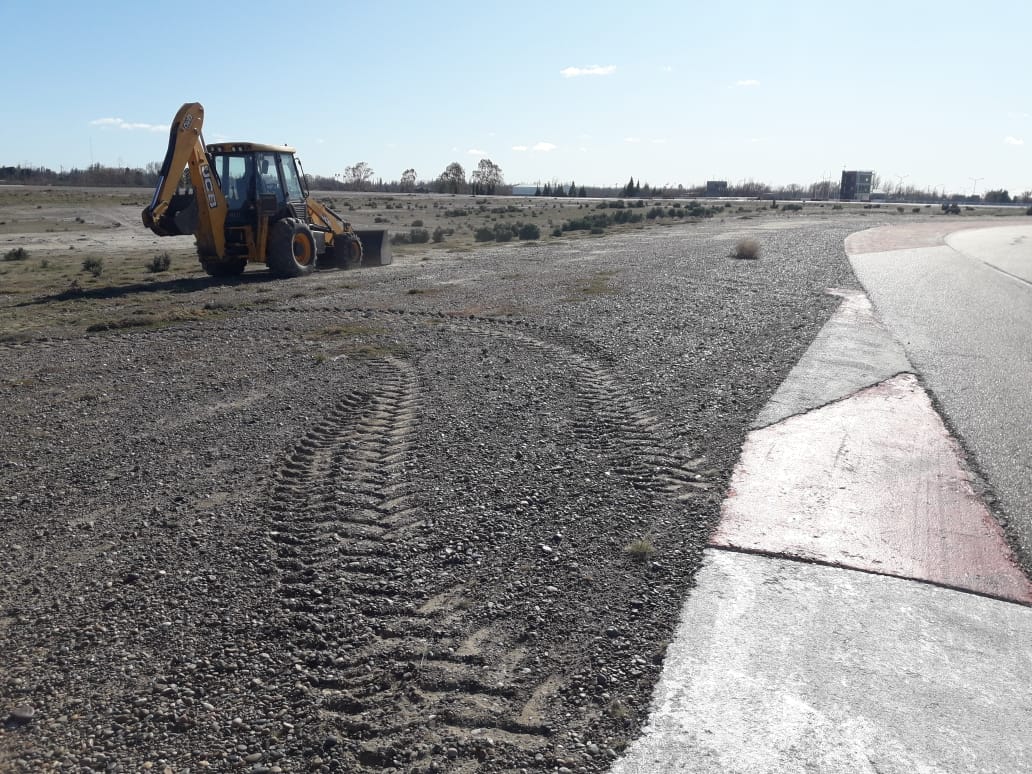 asocmaryvalle's tweet photo. #Trabajos de limpieza en el #MaryValle. En día de ayer con y gracias a la colaboración del Pato Jarme se realizaron tareas de limpieza. Estamos a la espera del decreto que habilite la actividad de pruebas. https://t.co/933wDBhqLW