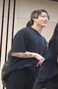 Jungkook wearing a tshirt exposing his arm tattoos???? 😳