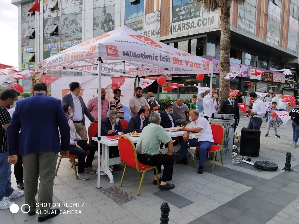 Medya olmasa da meydanlar bizimdir.

Arnavutköy İlçe Teşkilatımızın meydandaki üye standını ziyaret ettik.