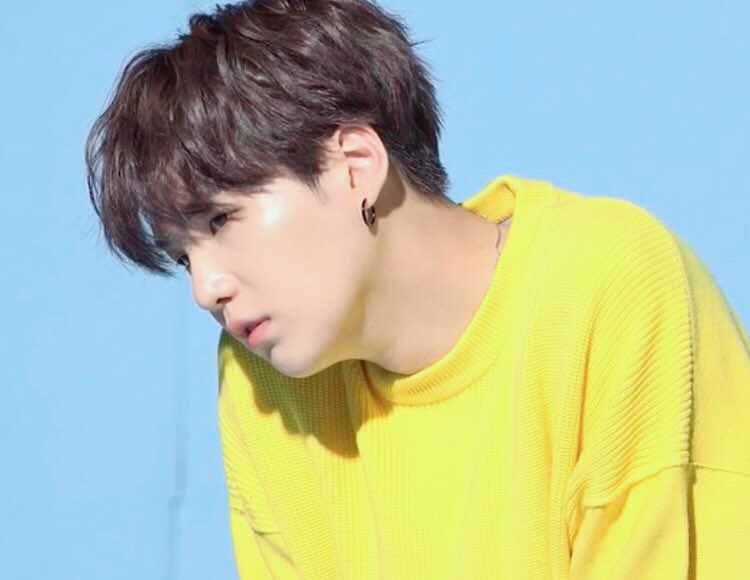 minspics's tweet photo. head empty, no thoughts, just min yoongi https://t.co/VDrbwdhS2J