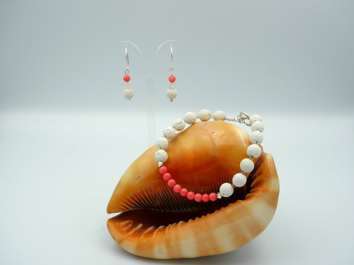 MaynardJane's tweet image. Excited to share the latest addition to my #etsy shop: White lava and coral bracelet and earrings gift set etsy.me/3h5Hna8 #white #orange #bracelet #no #women #silver #coral #lava #sterlingsilver