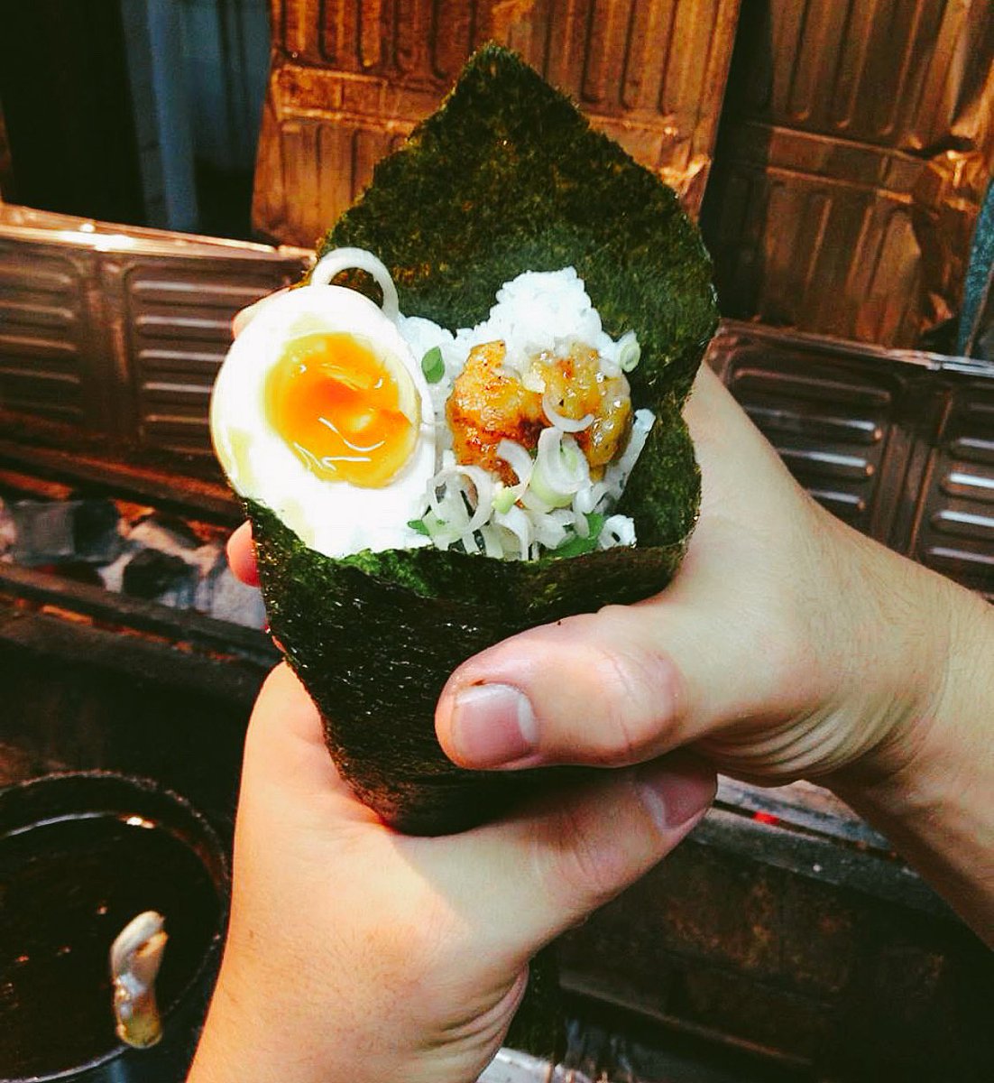全席禁煙焼鳥どん على تويتر 昔よくやってたまかない 鶏マヨと半熟煮卵の手巻き寿司 全席禁煙焼鳥どん على تويتر 昔よくやってたまかない 鶏マヨと半熟煮卵の手巻き寿司