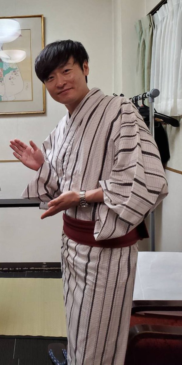 キイロイネズミ בטוויטר 祇園笑者面白かったー いやホントdvdにしてほしいくらい 浴衣姿の川西さん素敵 男前 よしたかさんの川西さん紹介がよかったなぁ 優しくて面白くて色白でシュッとしてる 中学時代にグリンピースというトリオをやっていた 女性人気は