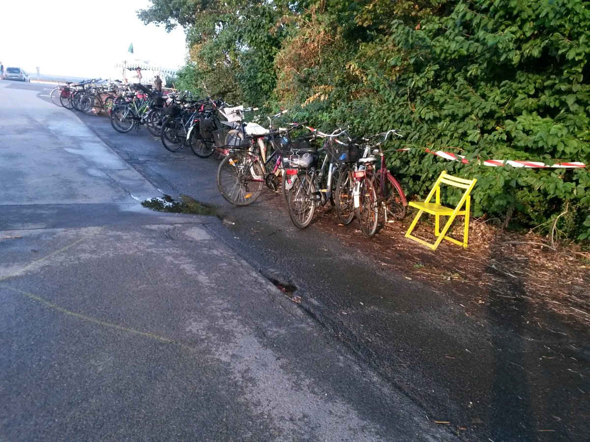 Nächsten Samstag heißt es: #AlleDoerferBiken

Euer Fahrrad ist kaputt?
Ihr habt Werkzeug zur Fahrradreparatur zur verschenken/verleihen?
Ihr habt Fahrräd(er) übrig, die bei euch nur rumstehen? 

Einfach mitbringen!

Wir freuen uns auf euch und eure Drahtesel!