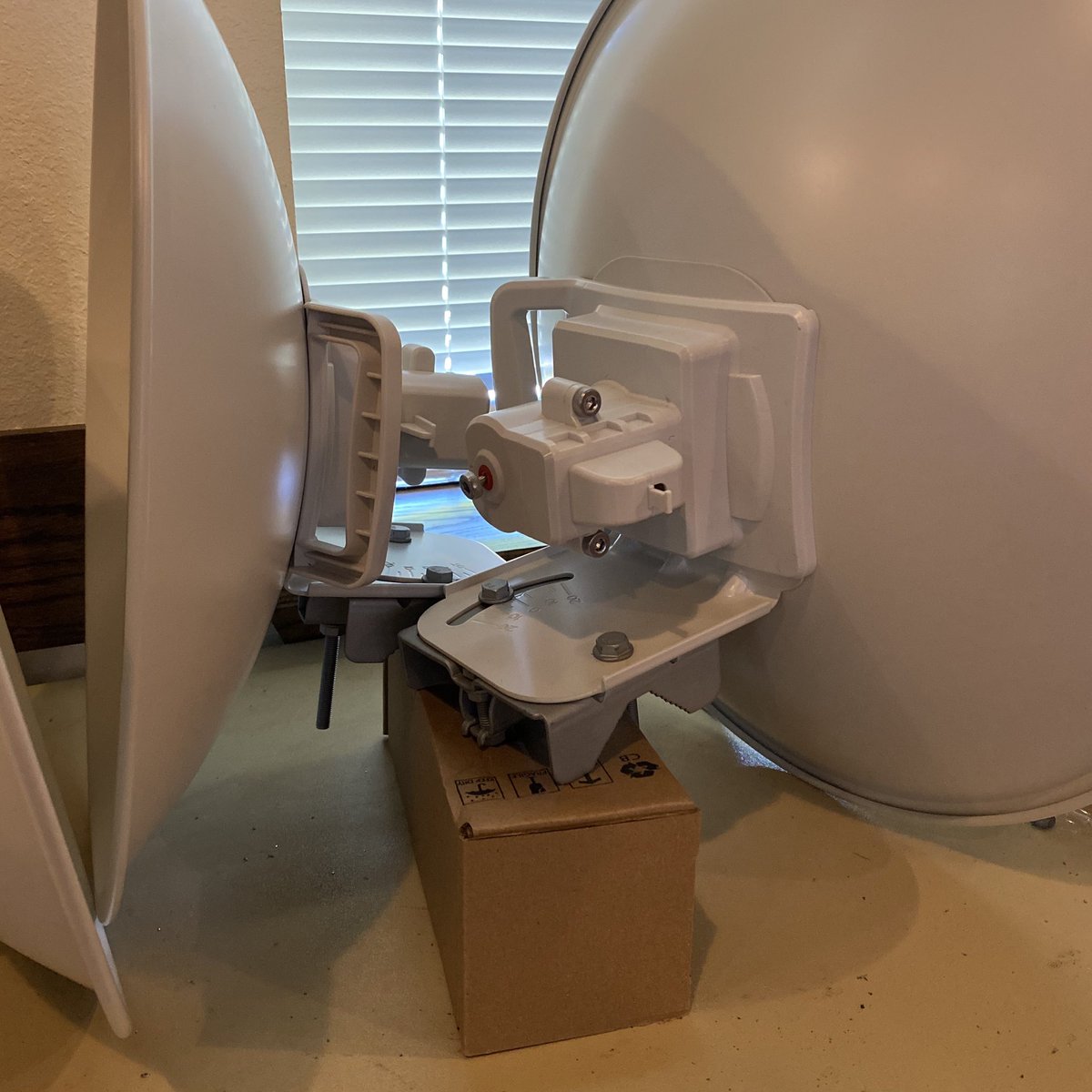 Wirelessnerd's tweet photo. How do you stage and organize a few dozen 18β @CambiumNetworks dishes? You use the packaging from the feedhorn to stand βem up! Or a bigger box for 4! That right there is worth a #ConnectivityHero award for brain power! π§ ππΌπ€£ https://t.co/DkTLvVp8J6