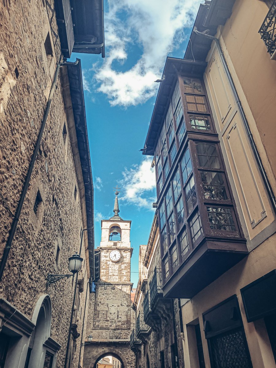 conalmabranding's tweet photo. Un castillo imponente fundado por los templarios y un casco histórico en el que apetece perderse 🏰😍 Ponferrada, ¡qué sorpresa descubrirte! https://t.co/6Yy8WlQJgS