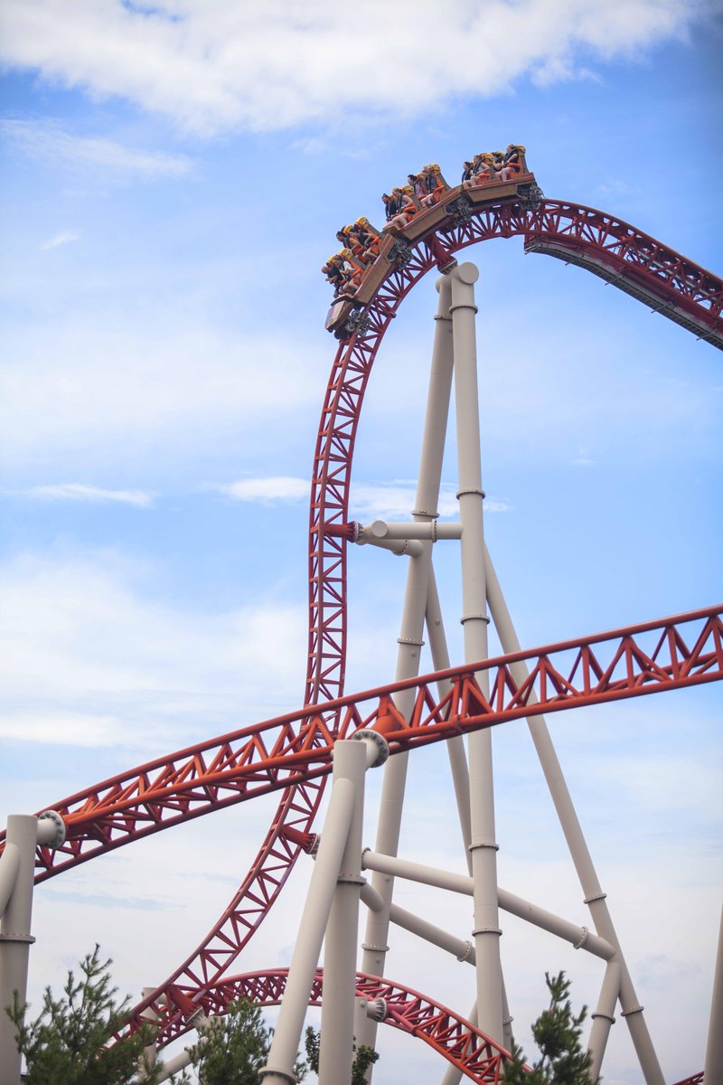 cedarpoint's tweet photo. Happy #NationalRollerCoasterDay! What's your favorite roller coaster at Cedar Point? 🎢 https://t.co/iNeOXfX21x