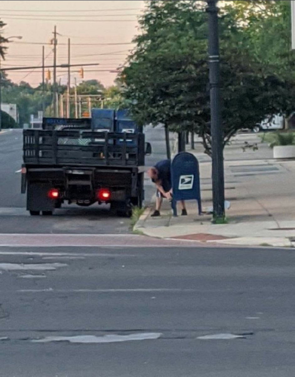 Thannos64's tweet image. OHIO.
This morning. Still removing them.