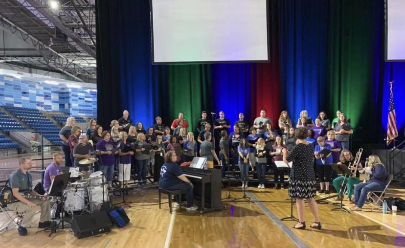BrianMercerNKC's tweet photo. I’m sharing memories from last years Convocation all week leading up to this Friday’s virtual @NKCSchools #NKCConvo2020! @NKCVocalMusic #ConvoChoir inspires us every year by kicking off Convocation! This year will be no different! #surpriseiscoming
https://t.co/ewkSThWYqE https://t.co/c6CyamrwGV