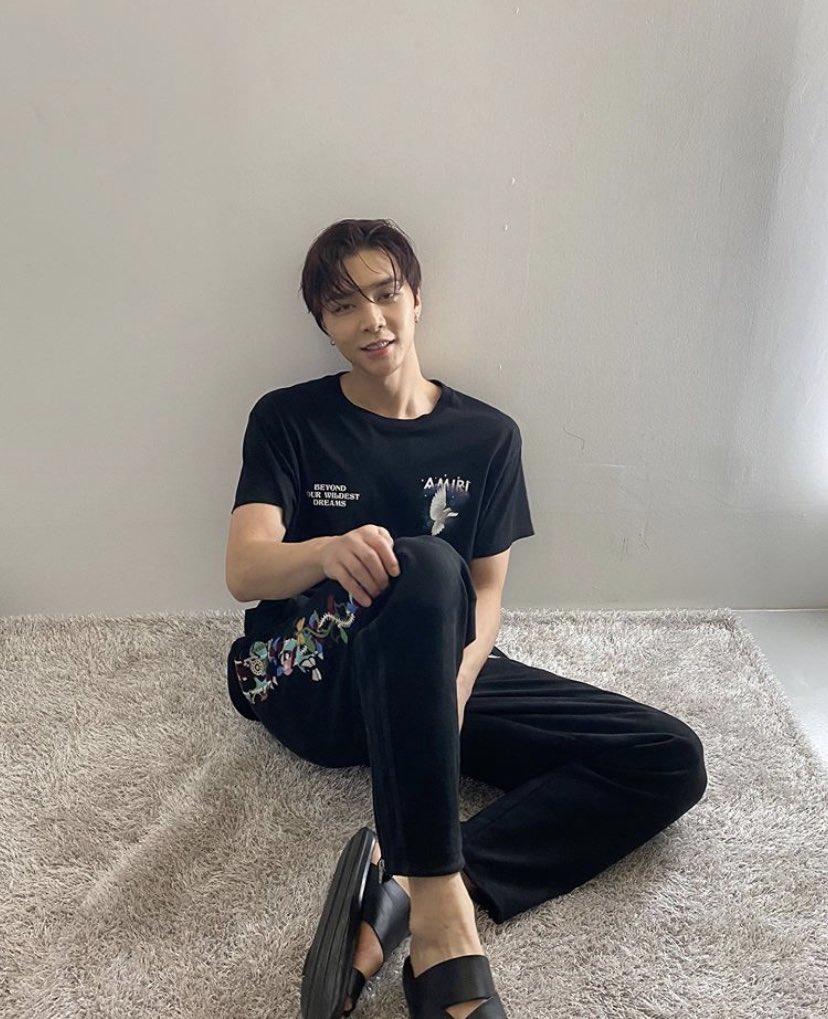 Pinppp3's tweet photo. 🍑:ไหนบอกว่าจะลงคนละวันไงพี่จอห์น
🐻:ก็พี่อยากลงวันเดียวกับเรานี่คะ
#JOHNJAE https://t.co/qZOFJhxvVG