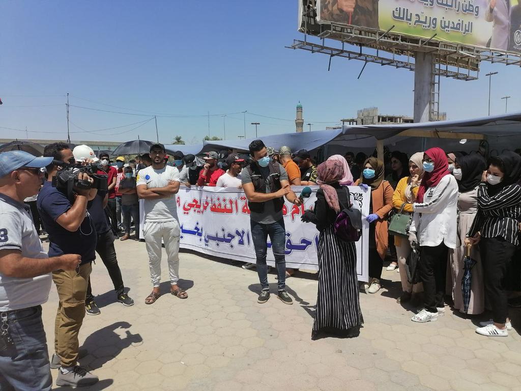 TariqRusol's tweet photo. اعتصام خريجي هندسة_النفط امام وزارة النفط صار اكثر من شهرين مناشداتنا وقفتنا كدام الوزارة وبدون استجابة عددنا ٥٤٥ مهندس نفط عاطلين عن العمل واختصاصنا النفطي محصور في وزارة النفط فقط
درجات الحذف والاستحداث بالوزارة اكثر من ٩٠٠٠ درجة
#مهندسين_النفط_2019 https://t.co/tIZLn9r69q