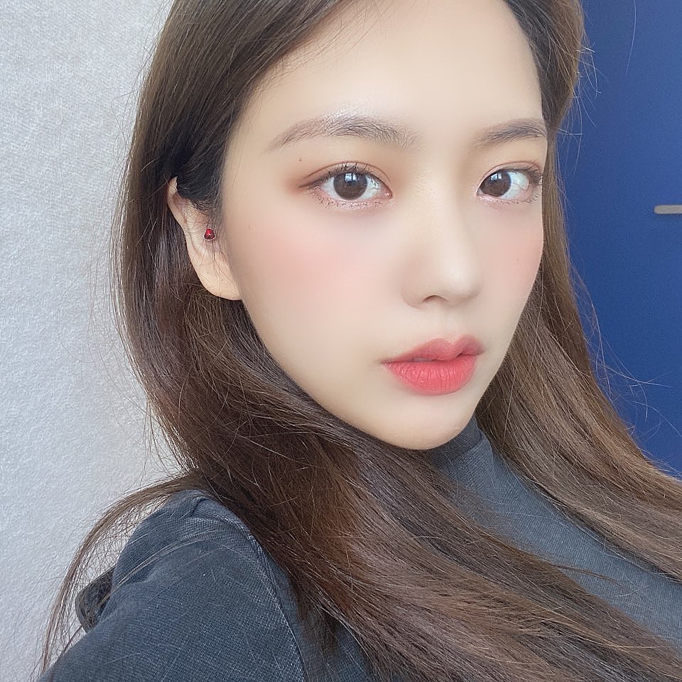 IrrisArg's tweet photo. El día que quiera hacer un one shot de Americano ... 🥤
#REDSQUARE #레드스퀘어 #Green #그린 #Lina #리나 #Chaea #채아 #Ari #아리 #Bomin #보민
#PREQUEL #프리퀄
#aboutent #어바웃이엔티
#KPOP #IDOL #GIRLGROUP
REDSQUARE ARGENTINA💋 https://t.co/PjLnzbKM4P