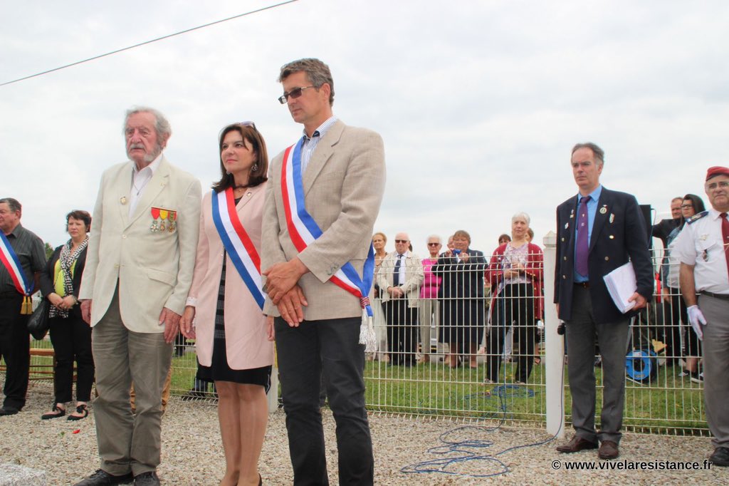 senateur61's tweet image. #RouteLeclerc #LiberationNormandie #LaChapelePrésSées distances respectée hommage rendus aux ancien de la #2DB dont le célèbre Dejouis , engagé à 16 ans dans ce village ,avec lequel j’ai dansé il y a quelques années