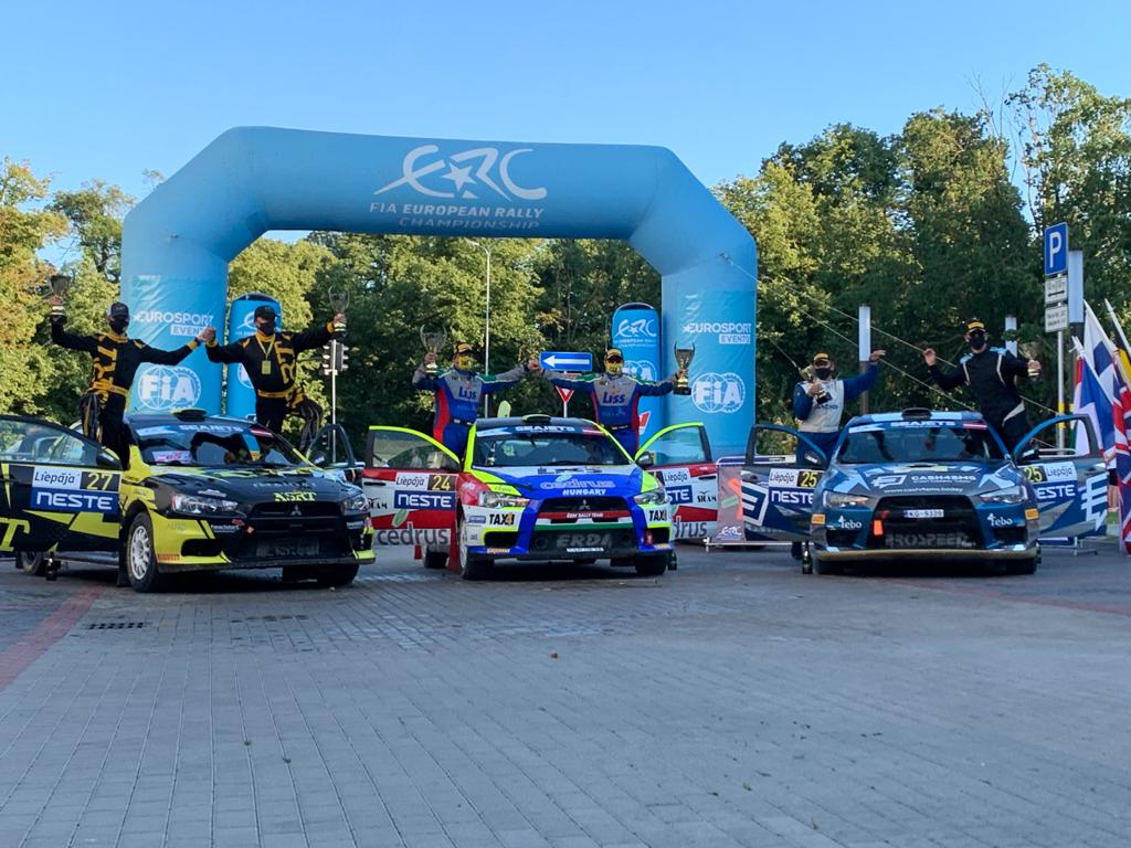 And for those who were still wondering, Tibor Érdi made it to the podium despite engine issues to grab a well deserved win in #ERC2!
#FIAERC #RallyLiepaja
